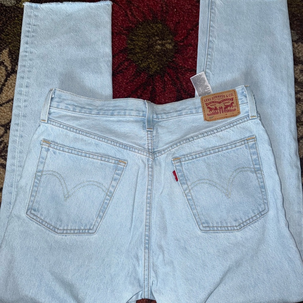 Levis Light Blue Denim Jeans - Picture 2 of 5